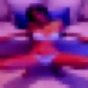 Dara, 22 ans, connectée à Châlette-sur-Loing pour un rencontre japonaise