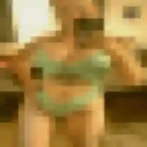 Contacte Lek, 27 ans à Oloron-Sainte-Marie en privé