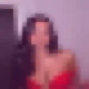 Hien, 27 ans, connectée à Vichy pour un rencontre japonaise